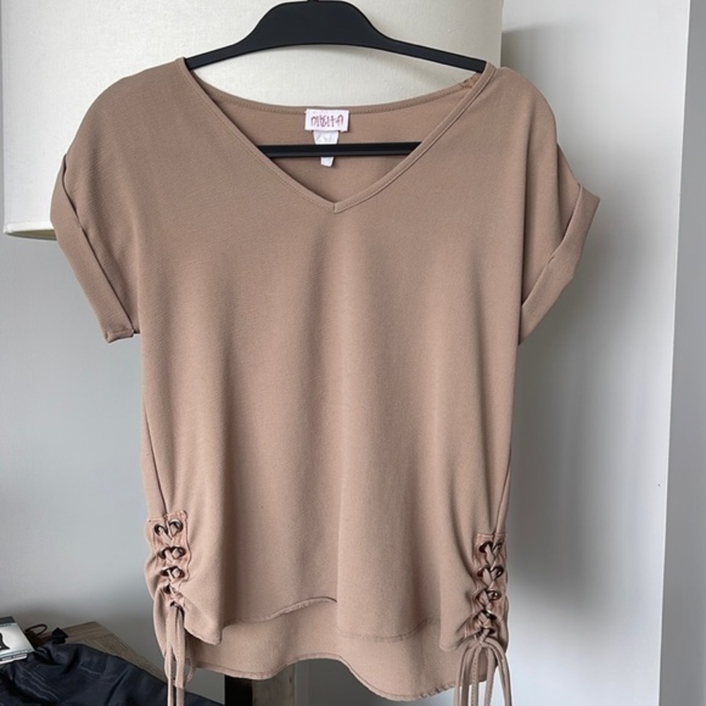 Nikita short sleeve top - size small